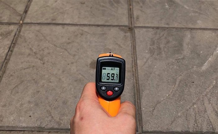 trước khi thực hiện do nhiệt độ nền gạch trước khi thực hiện bắn keo chà ron