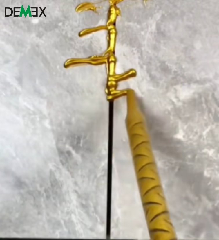 keo-dinh-len-be-mat-gach